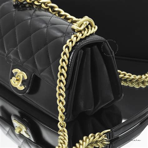 chanel flap bag with gold bar